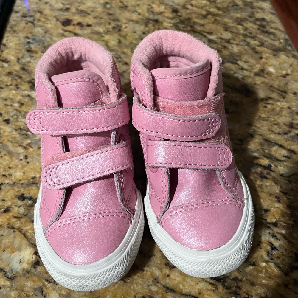 Pink Converse All Stars toddler size 6